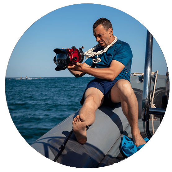 Réalisation d'un film d'entreprise avec caméra DSLR dans un caisson sous-marin